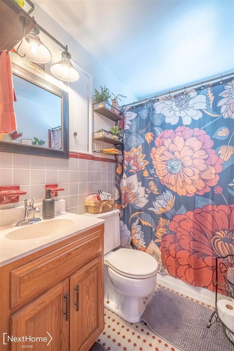 6121 Corunna Road, Flint, MI 48532