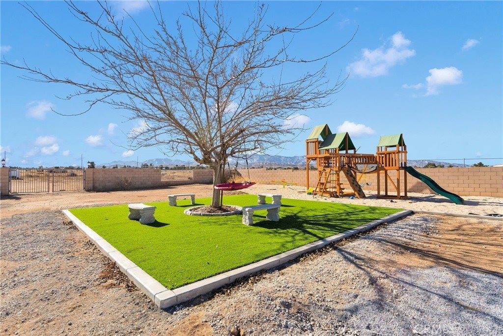 7175 White Fox Trail, Phelan, CA 92371