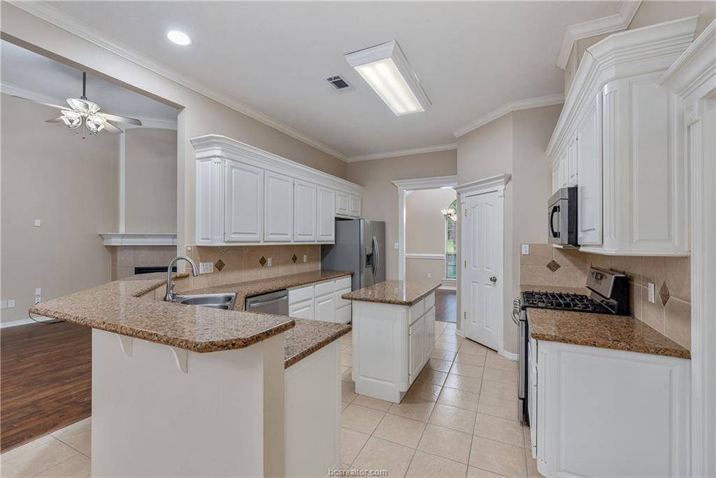 305 Stoney Hills Court, College Station, TX 77845