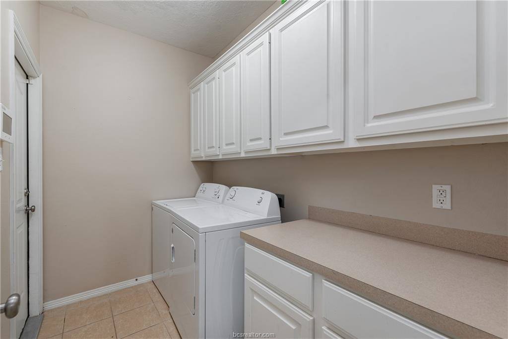 305 Stoney Hills Court, College Station, TX 77845