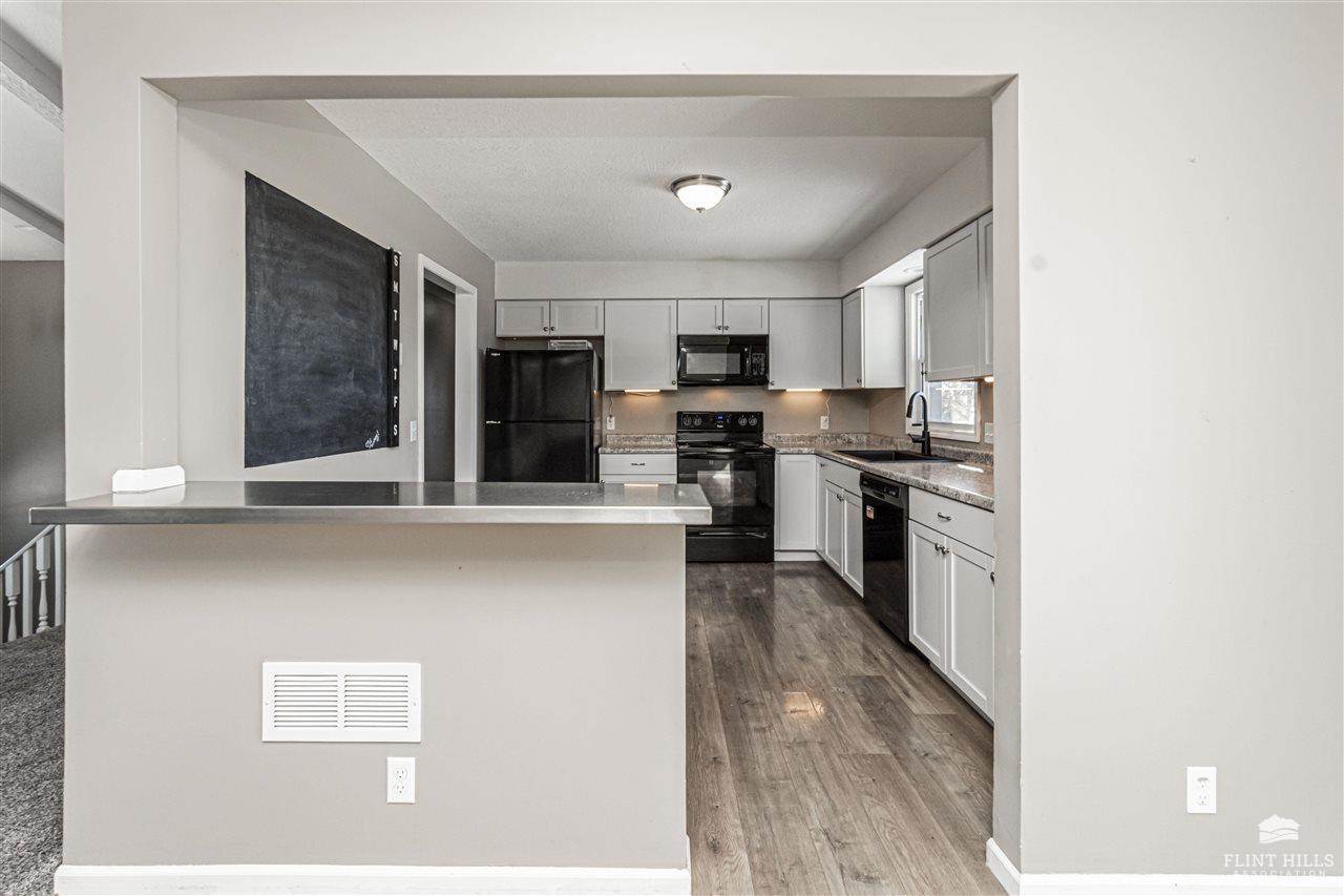 1504 Knollcrest Drive, Junction City, KS 66441