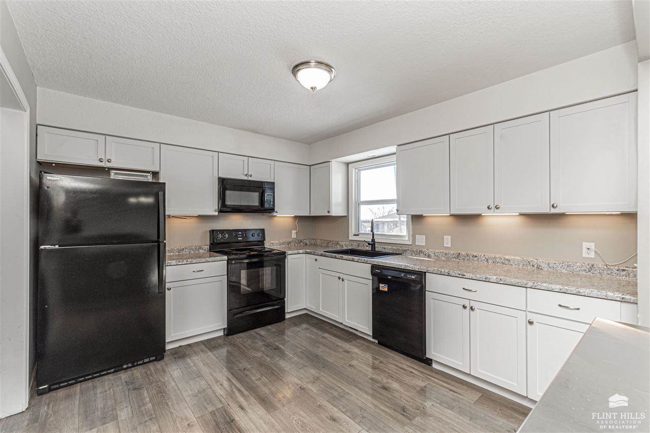 1504 Knollcrest Drive, Junction City, KS 66441