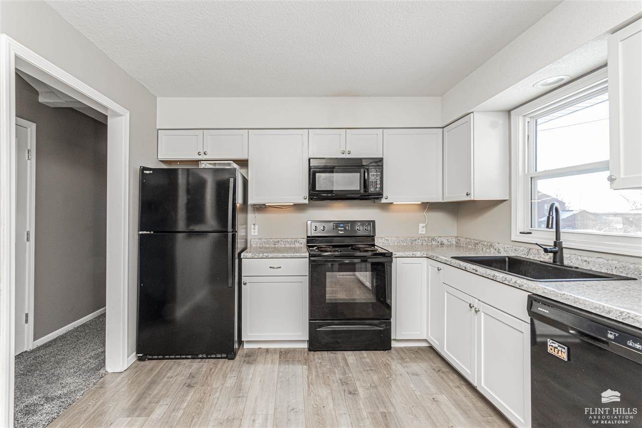 1504 Knollcrest Drive, Junction City, KS 66441