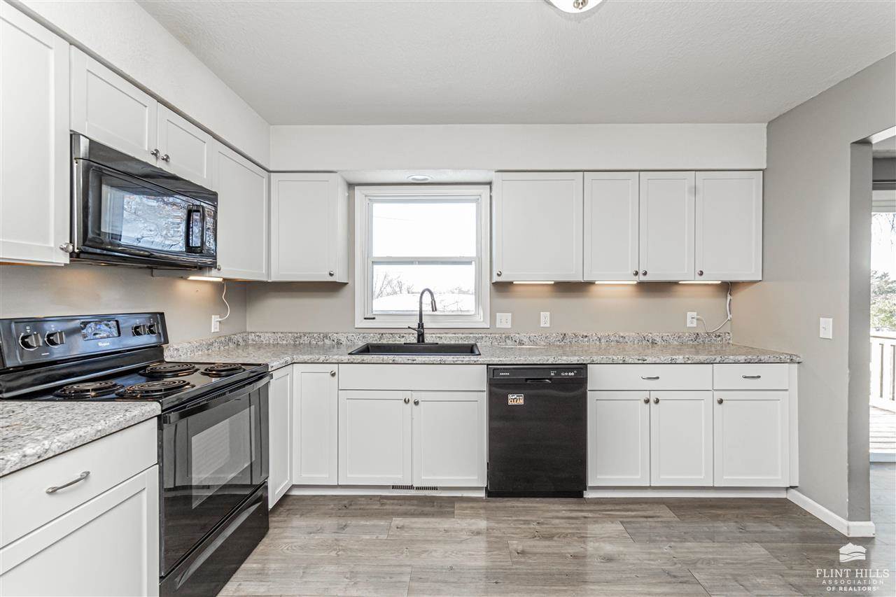 1504 Knollcrest Drive, Junction City, KS 66441