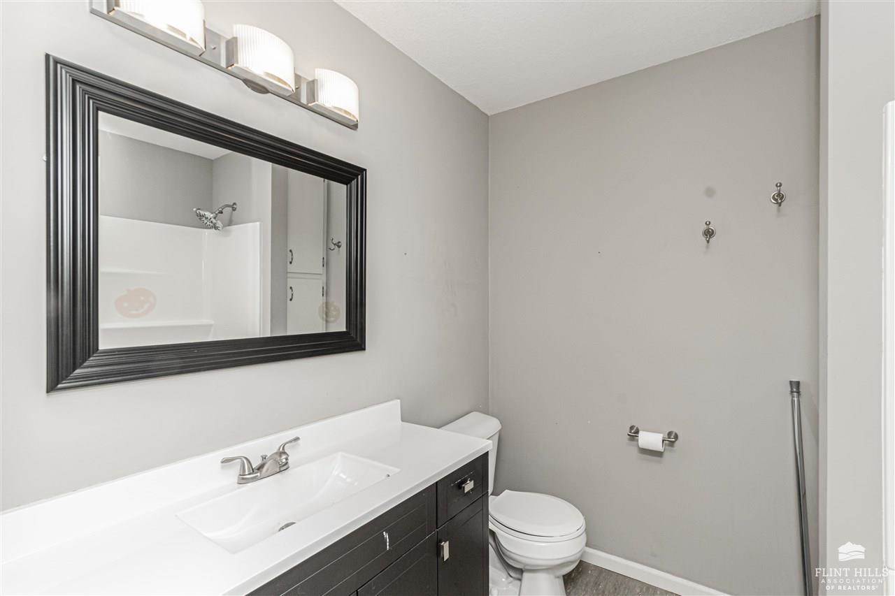 1504 Knollcrest Drive, Junction City, KS 66441