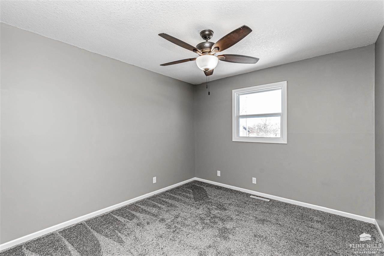 1504 Knollcrest Drive, Junction City, KS 66441