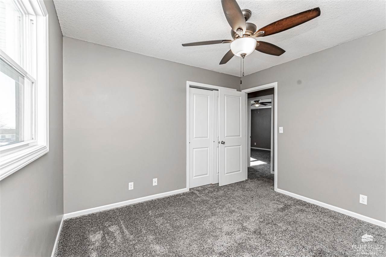 1504 Knollcrest Drive, Junction City, KS 66441