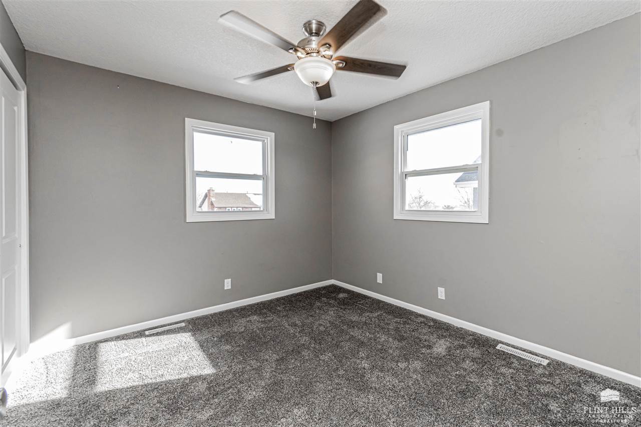 1504 Knollcrest Drive, Junction City, KS 66441