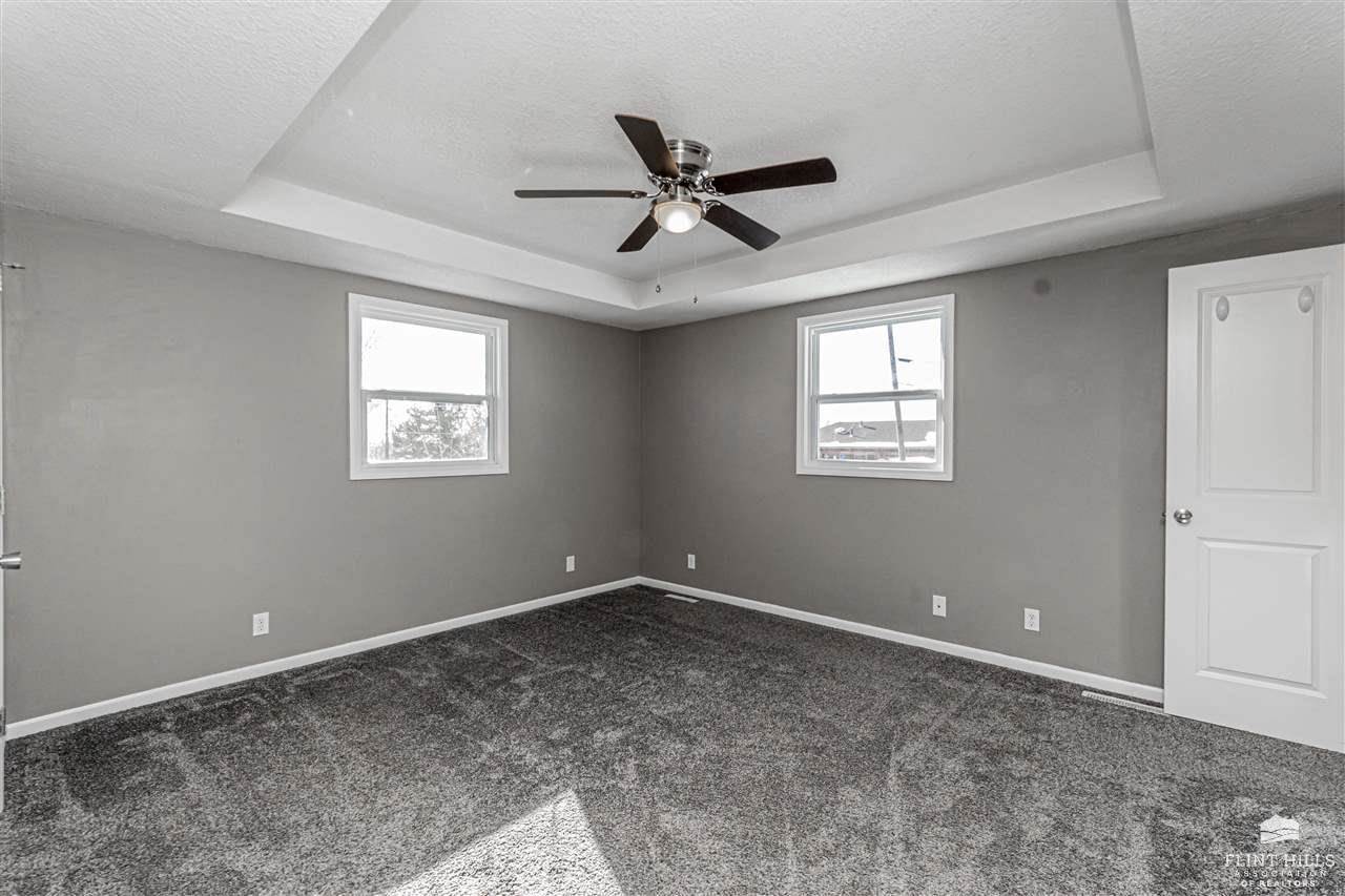 1504 Knollcrest Drive, Junction City, KS 66441