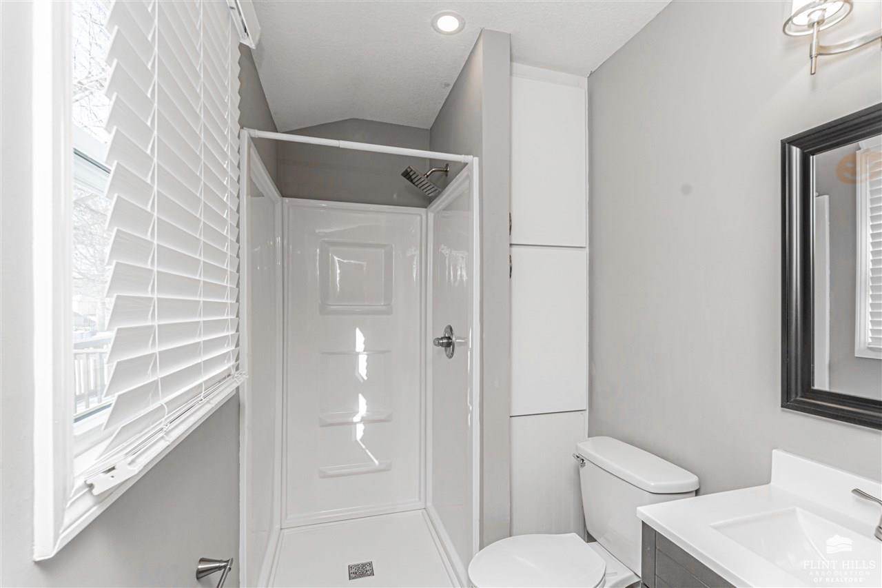 1504 Knollcrest Drive, Junction City, KS 66441