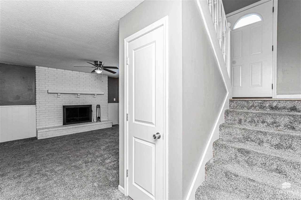 1504 Knollcrest Drive, Junction City, KS 66441