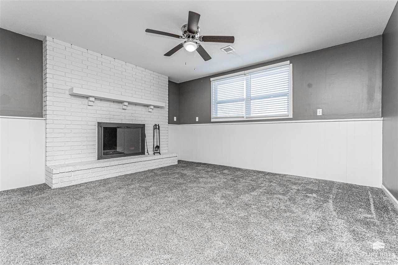 1504 Knollcrest Drive, Junction City, KS 66441