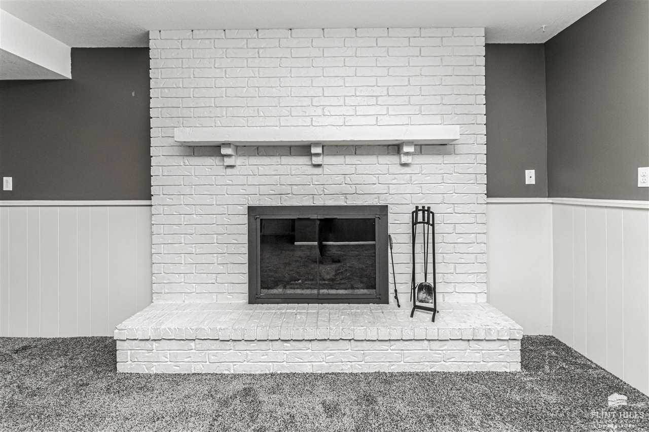 1504 Knollcrest Drive, Junction City, KS 66441