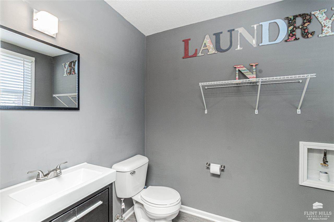 1504 Knollcrest Drive, Junction City, KS 66441