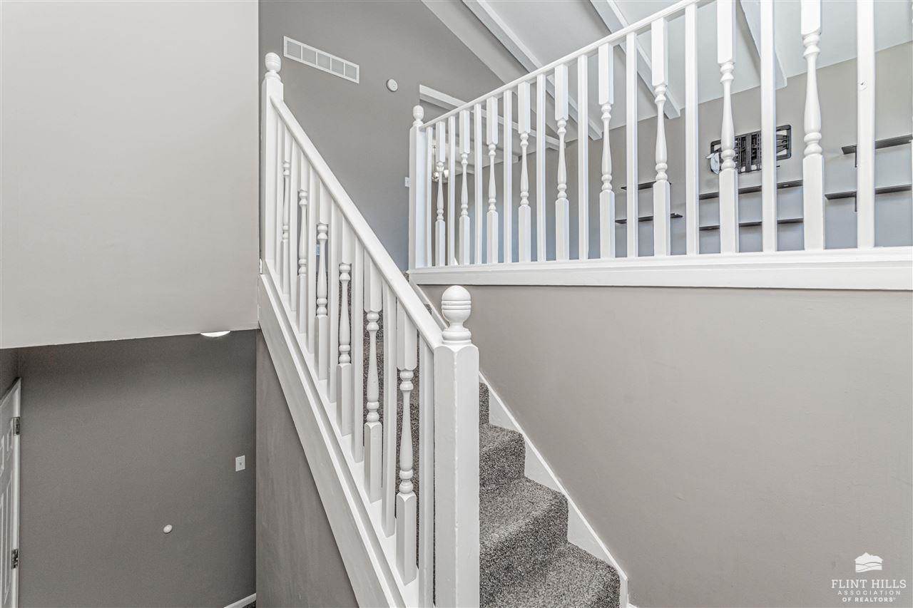 1504 Knollcrest Drive, Junction City, KS 66441