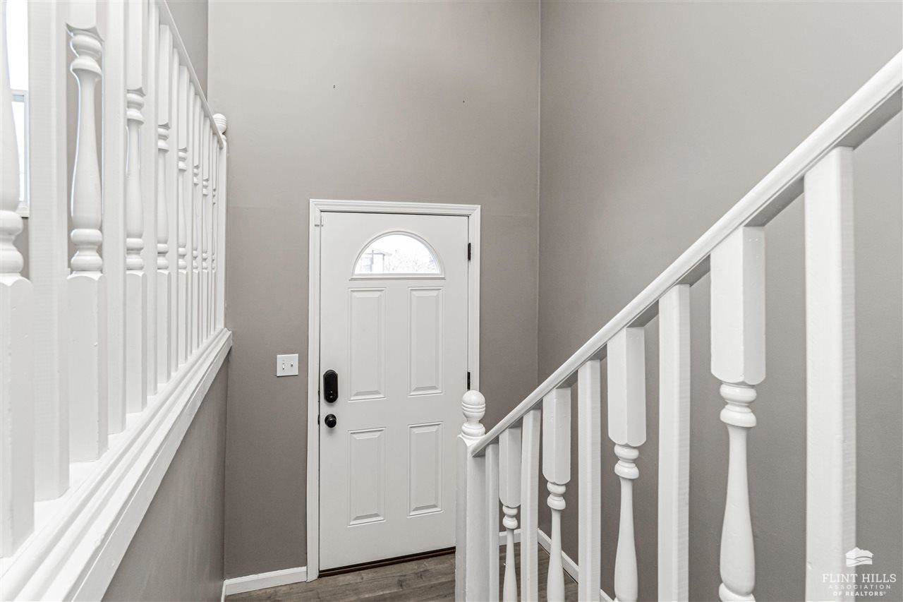 1504 Knollcrest Drive, Junction City, KS 66441