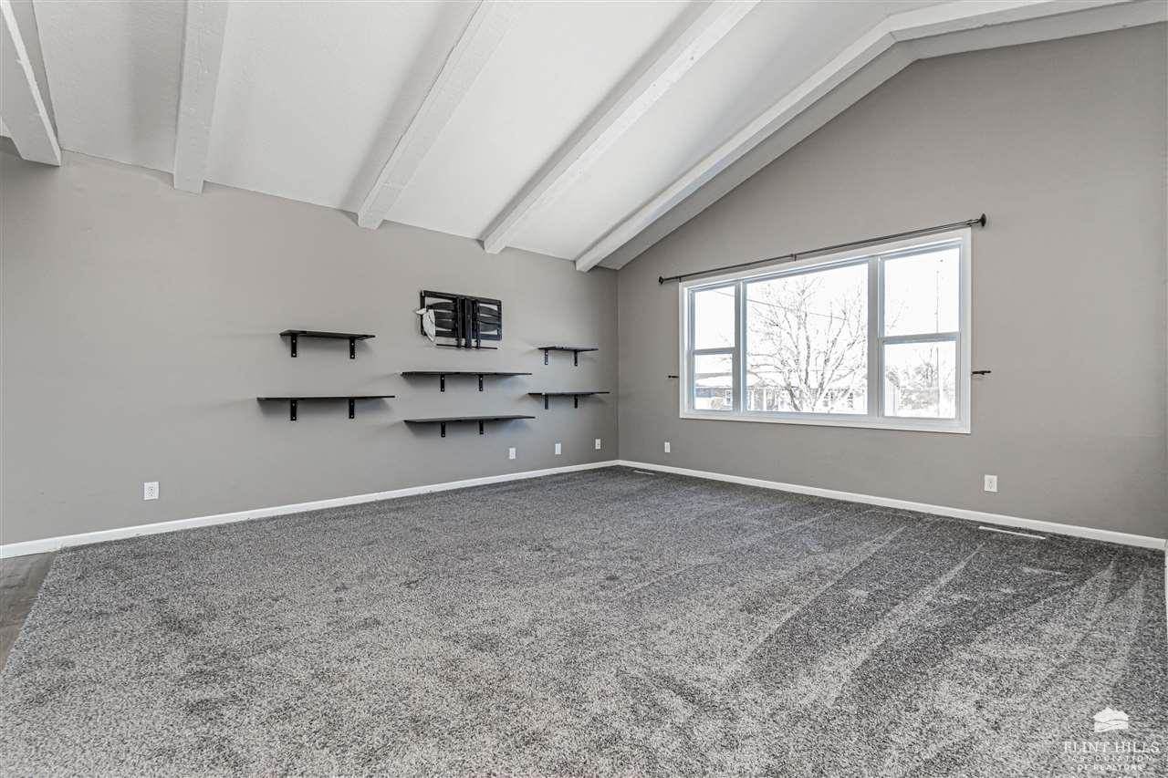 1504 Knollcrest Drive, Junction City, KS 66441