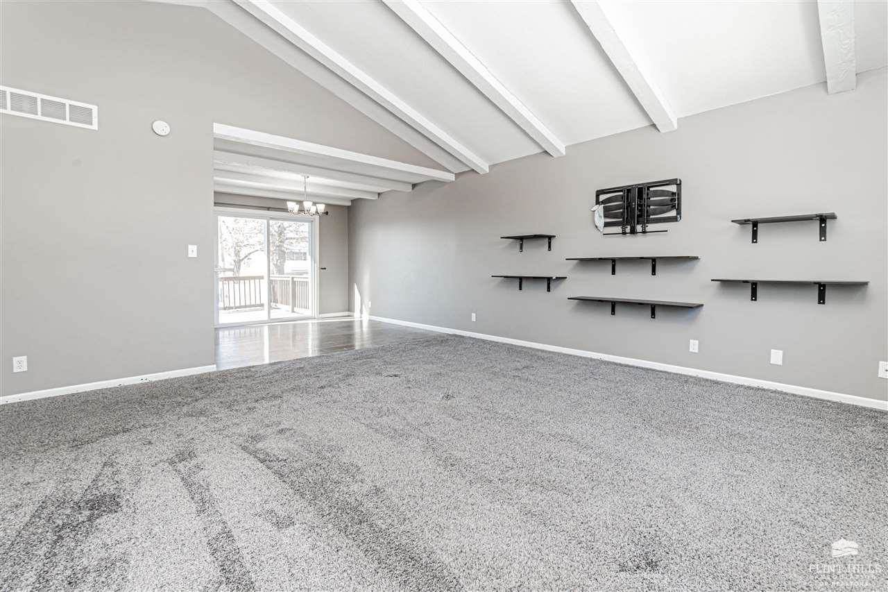 1504 Knollcrest Drive, Junction City, KS 66441