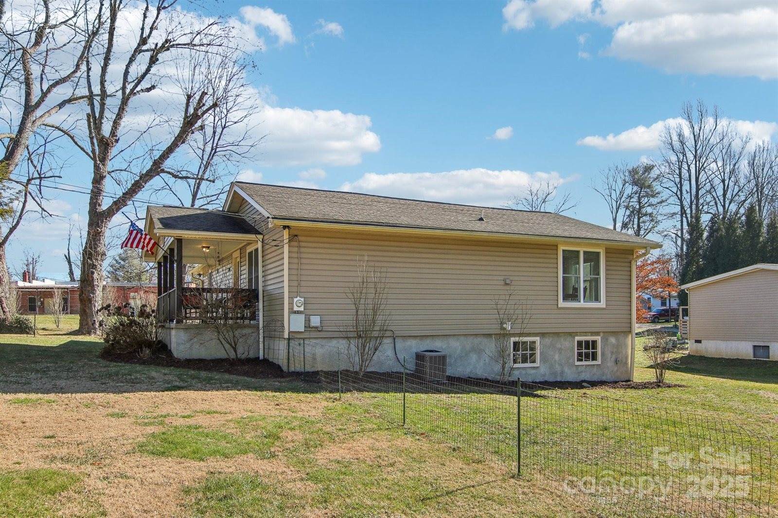 388 Fenway Circle, East Flat Rock, NC 28726
