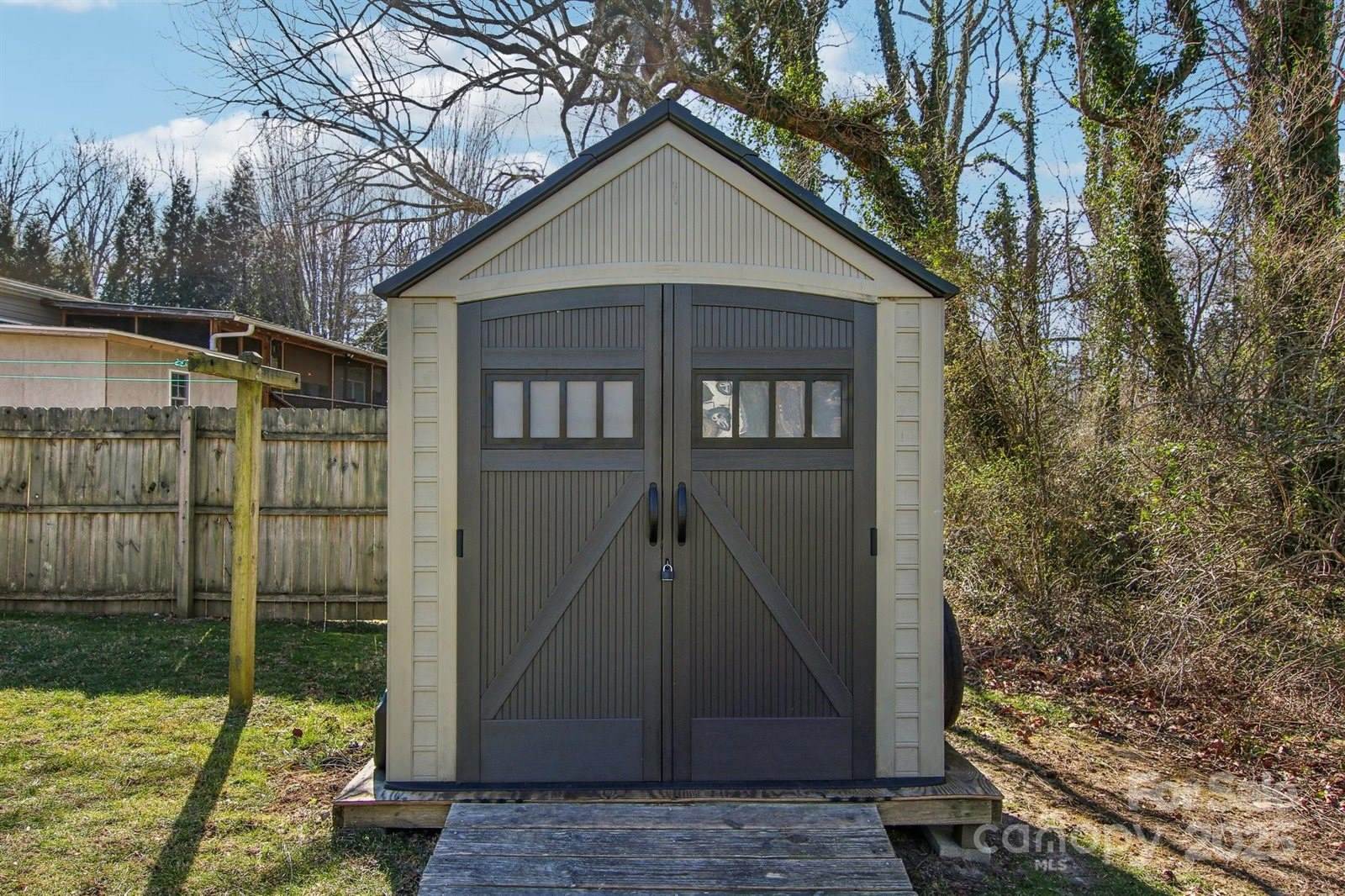 388 Fenway Circle, East Flat Rock, NC 28726