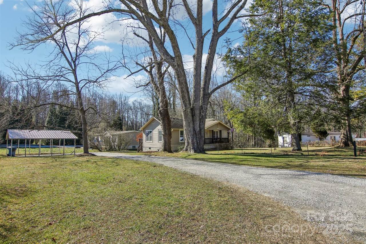 388 Fenway Circle, East Flat Rock, NC 28726