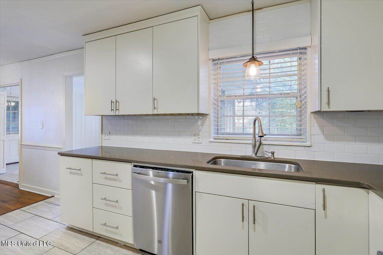 1354 Simwood Place, Jackson, MS 39211