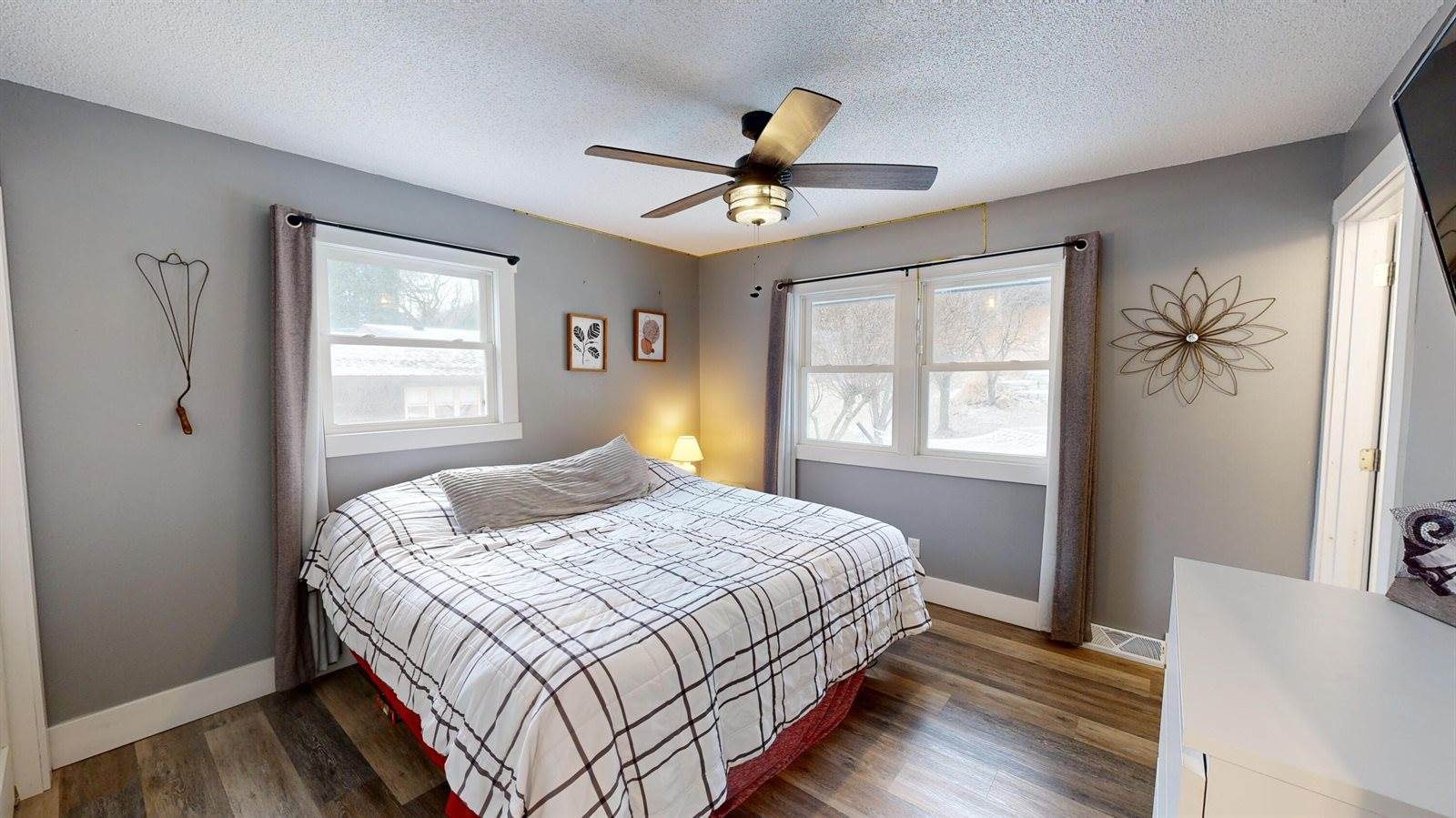 N2047 Valley Rd, La Crosse, WI 54601