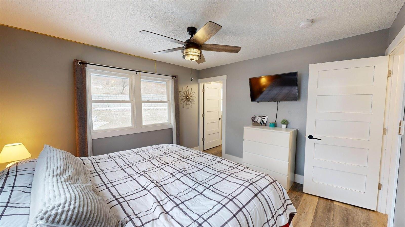 N2047 Valley Rd, La Crosse, WI 54601