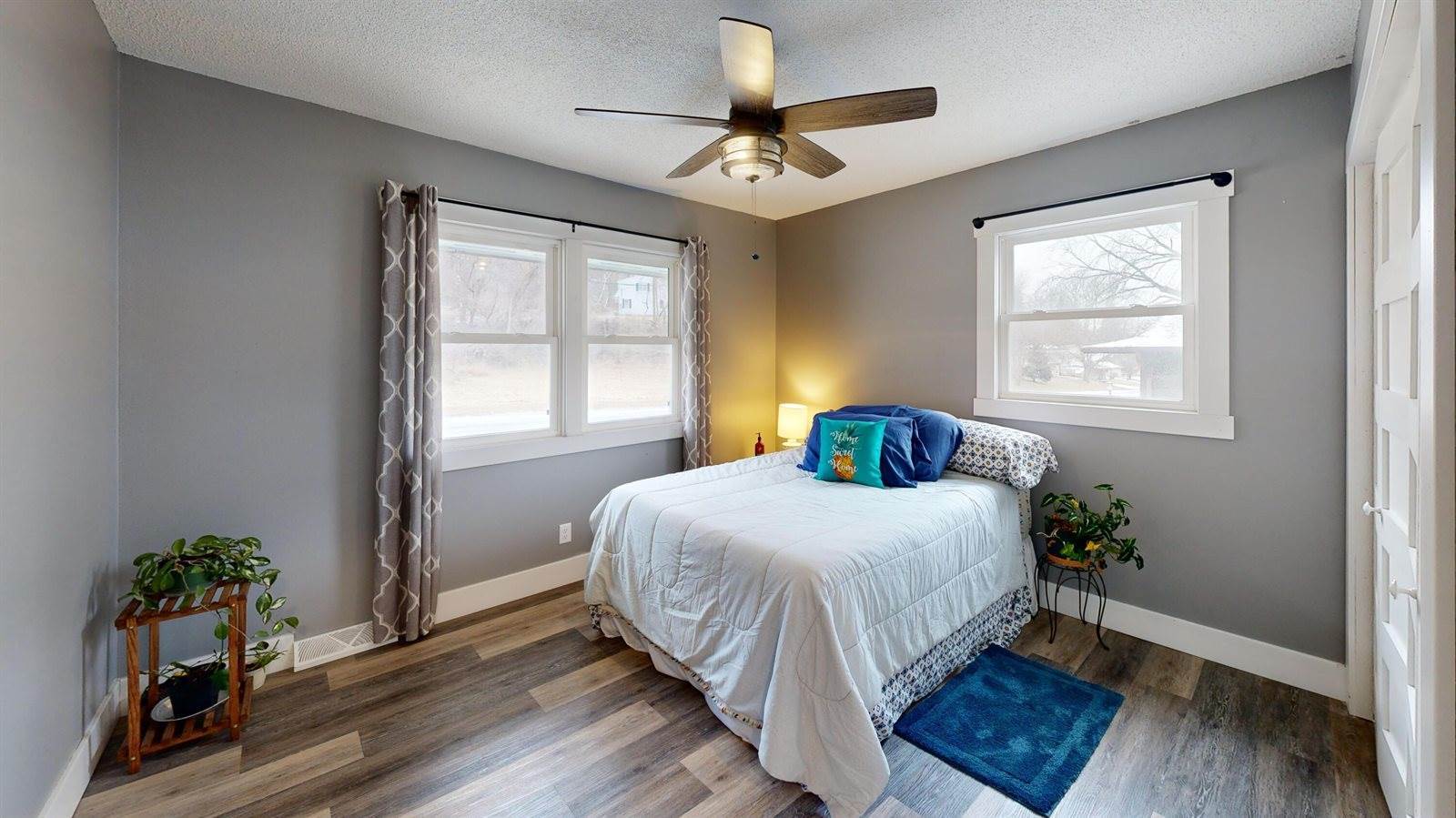 N2047 Valley Rd, La Crosse, WI 54601