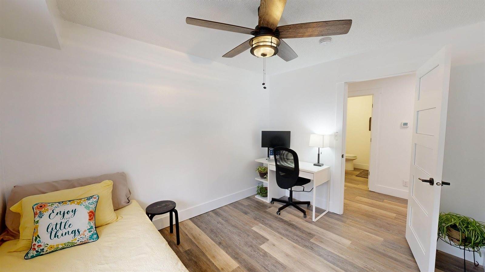 N2047 Valley Rd, La Crosse, WI 54601