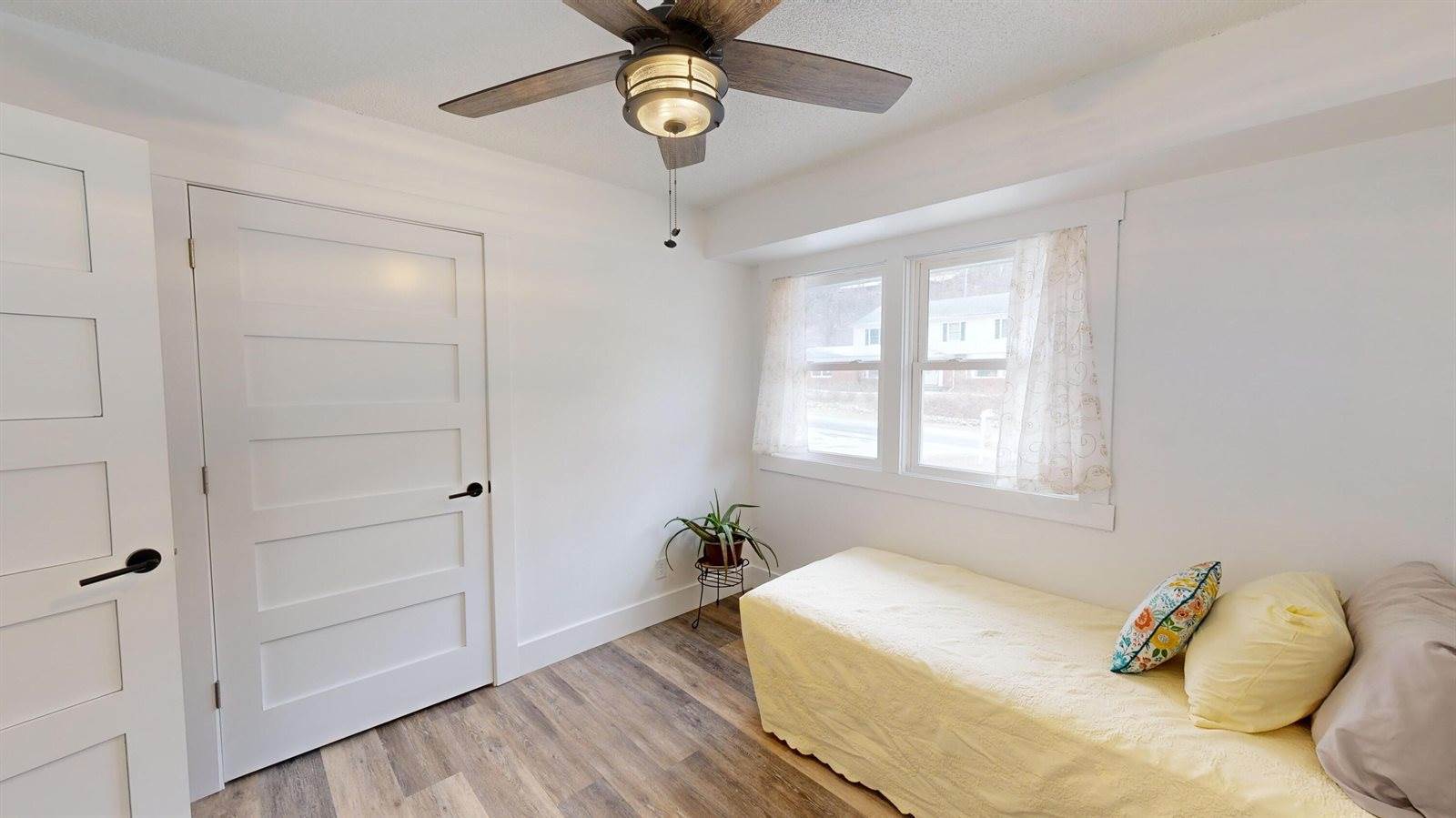 N2047 Valley Rd, La Crosse, WI 54601