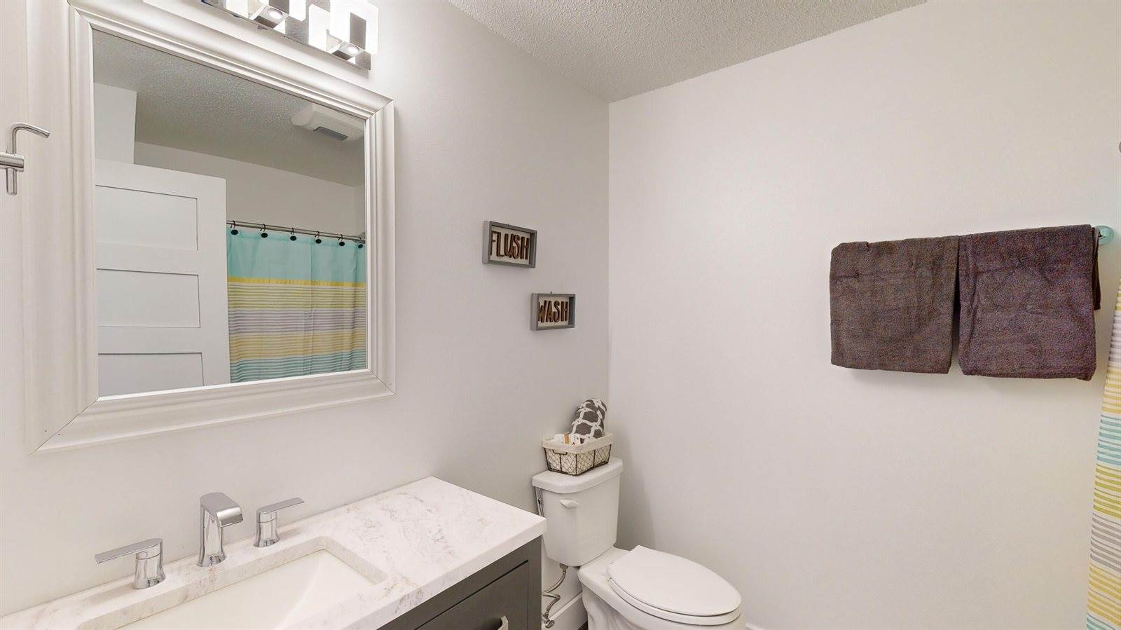 N2047 Valley Rd, La Crosse, WI 54601