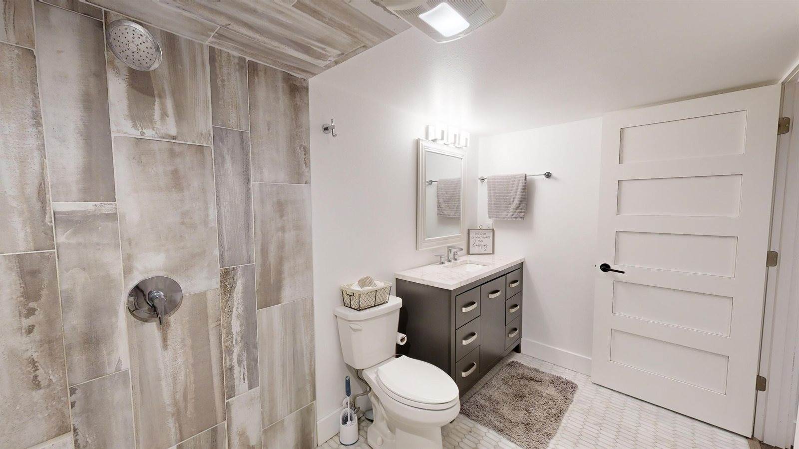 N2047 Valley Rd, La Crosse, WI 54601