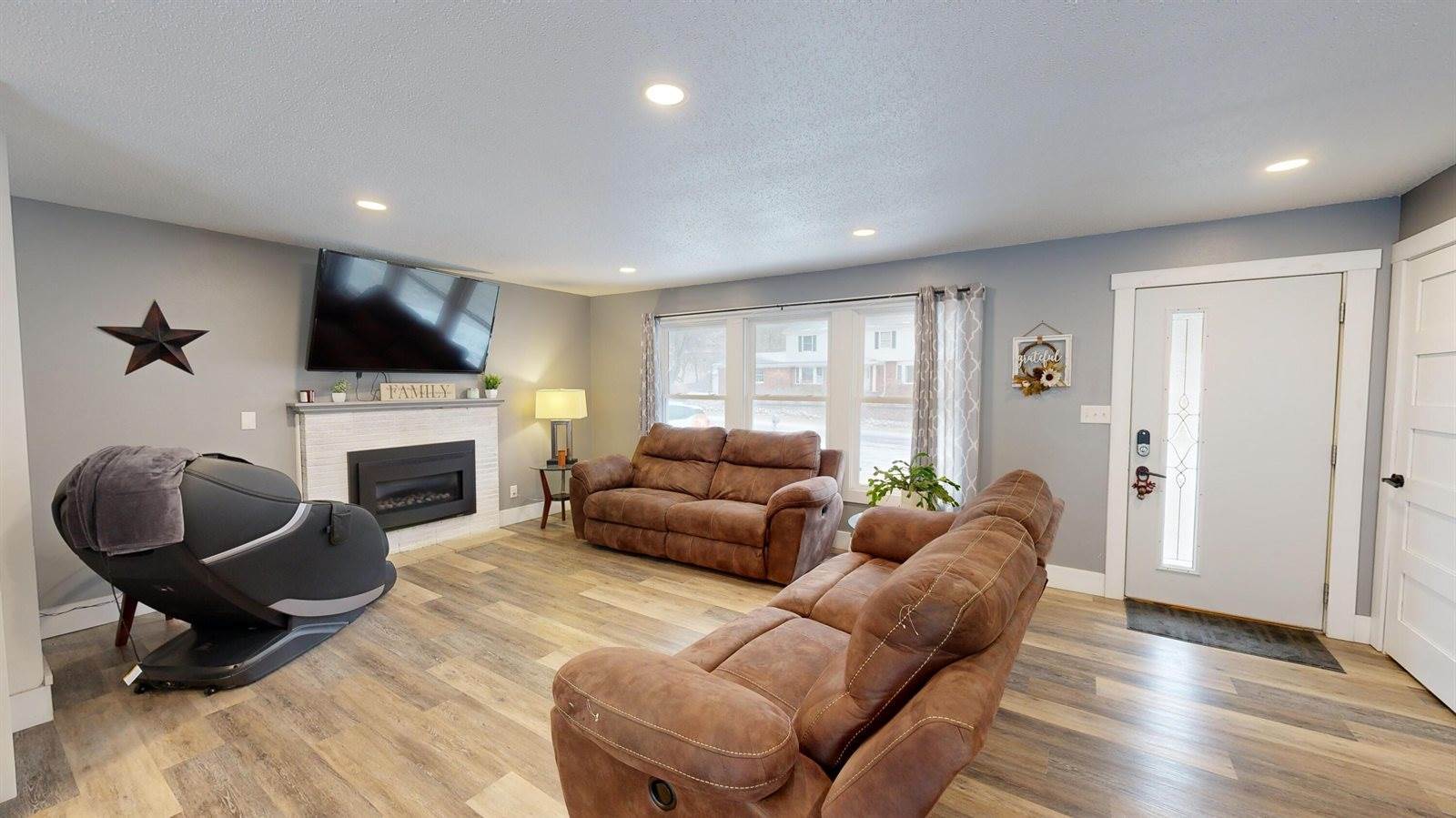 N2047 Valley Rd, La Crosse, WI 54601