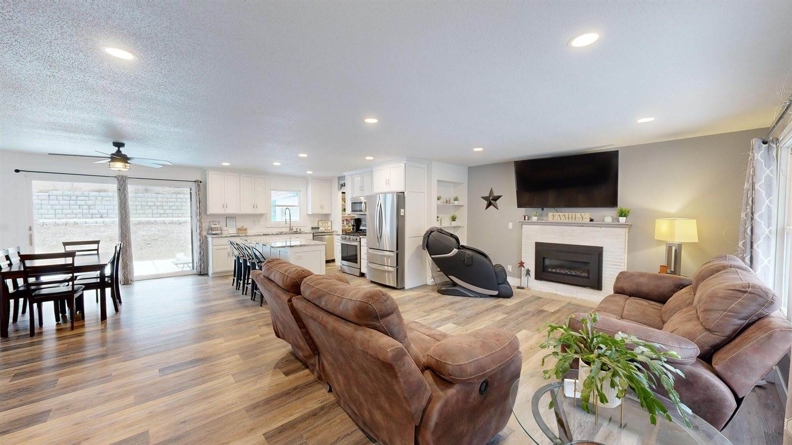 N2047 Valley Rd, La Crosse, WI 54601