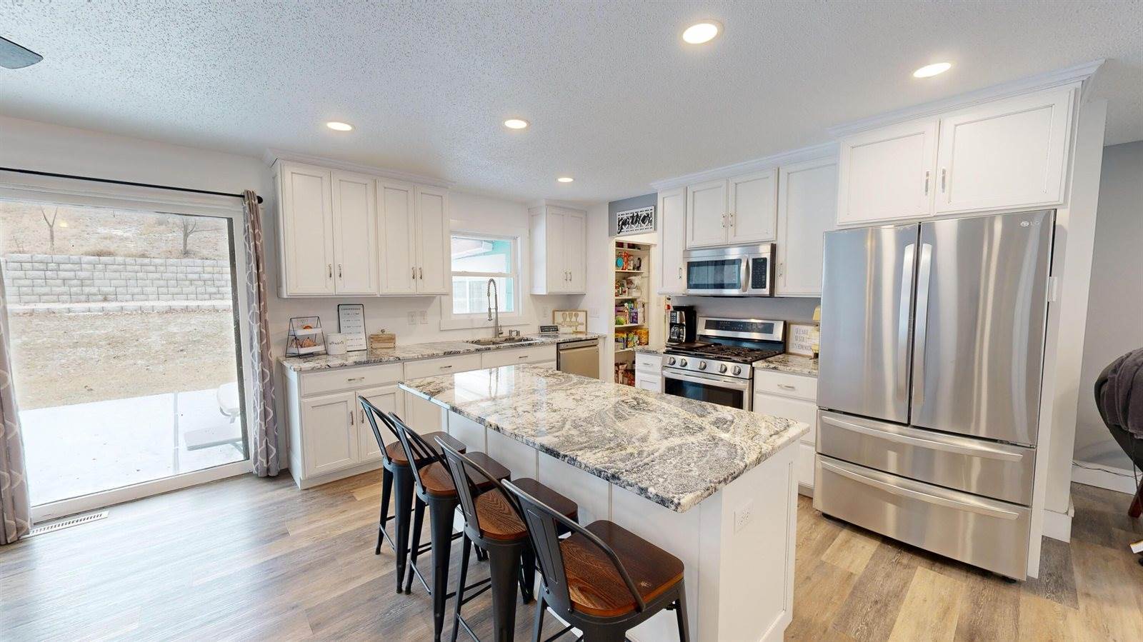 N2047 Valley Rd, La Crosse, WI 54601