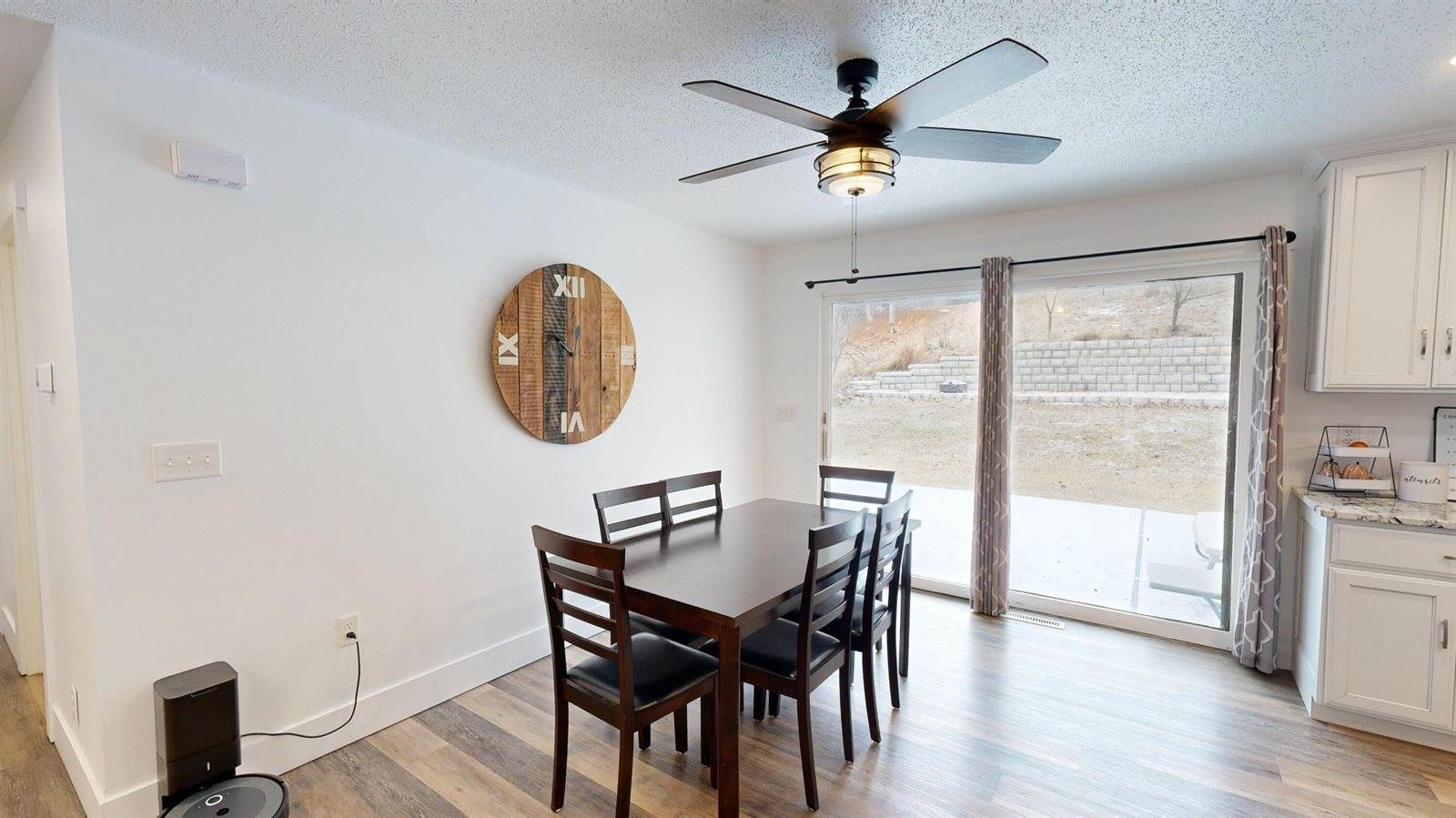 N2047 Valley Rd, La Crosse, WI 54601