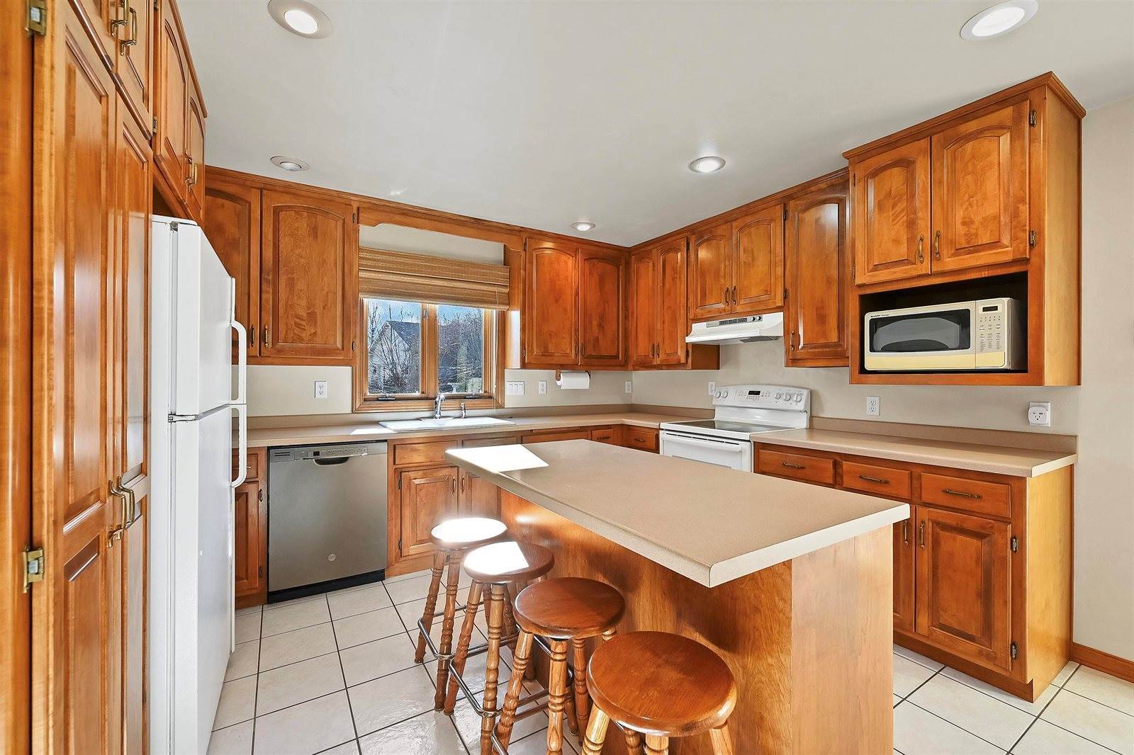 1620 Tiffany Court, De Pere, WI 54115