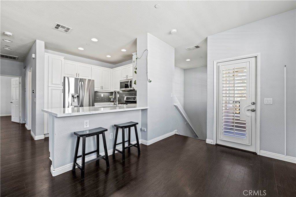 24096 Avocado Lane, Valencia, CA 91354