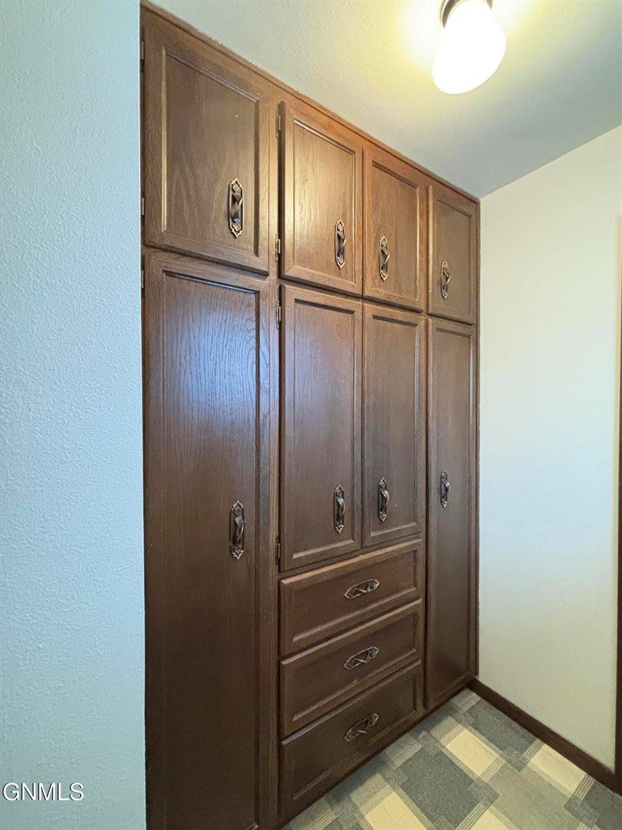 328 20th Street East, Williston, ND 58801