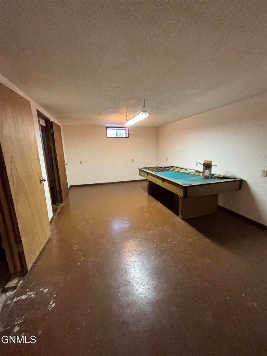 328 20th Street East, Williston, ND 58801