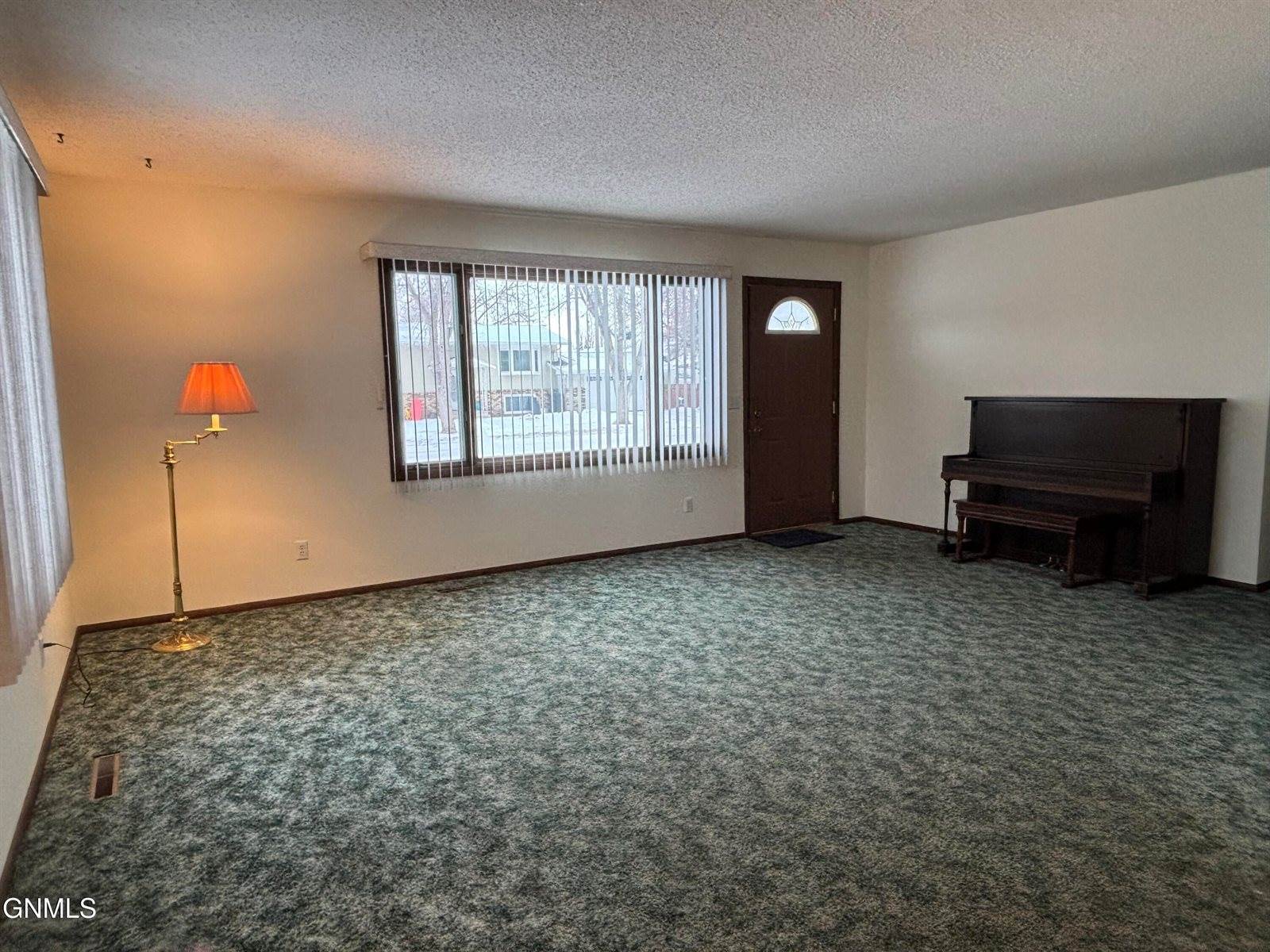 328 20th Street East, Williston, ND 58801