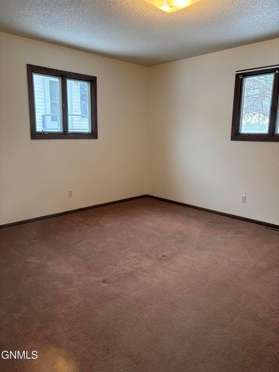 328 20th Street East, Williston, ND 58801