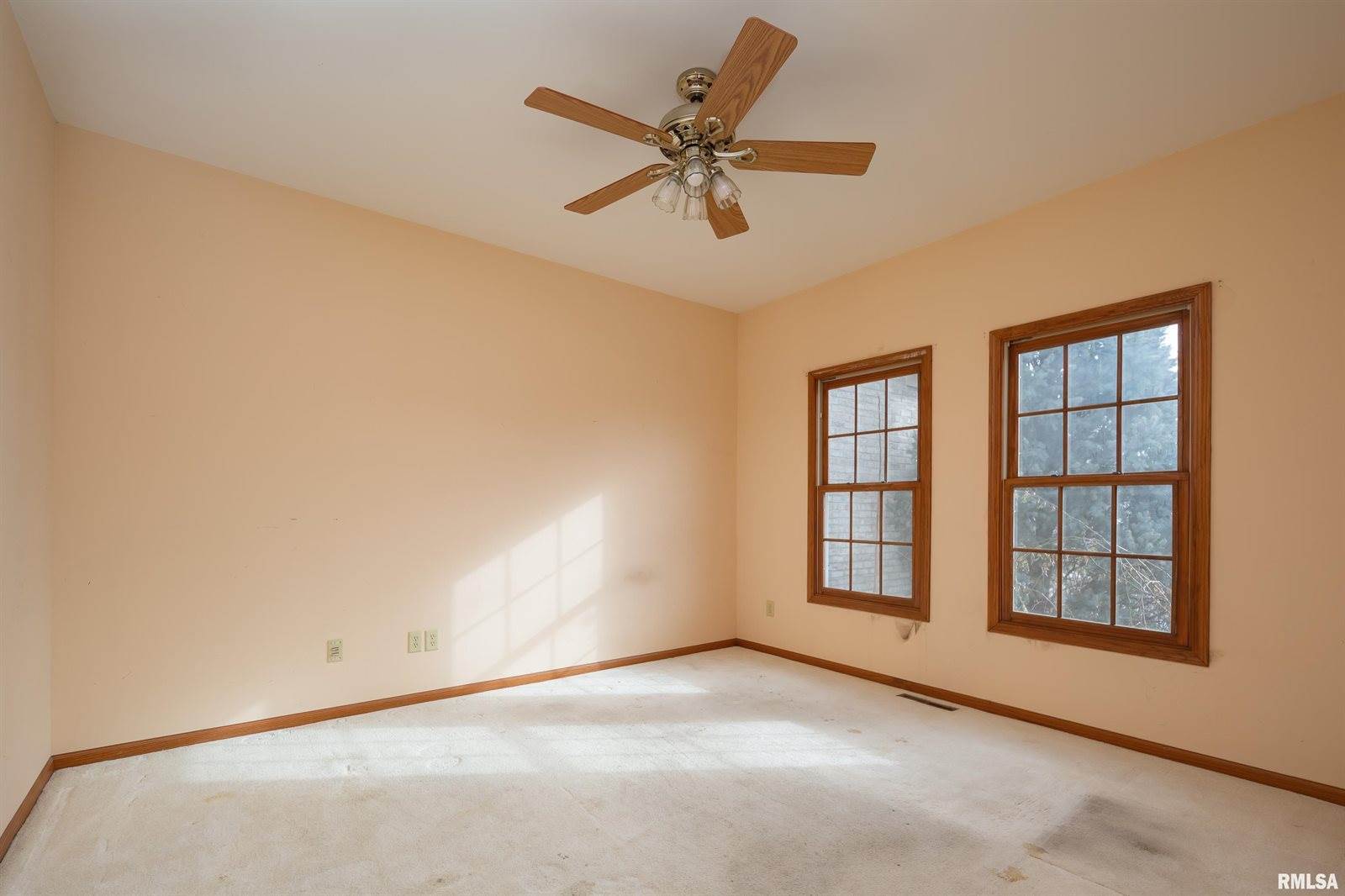 1600 East 5TH Street, Coal Valley, IL 61240