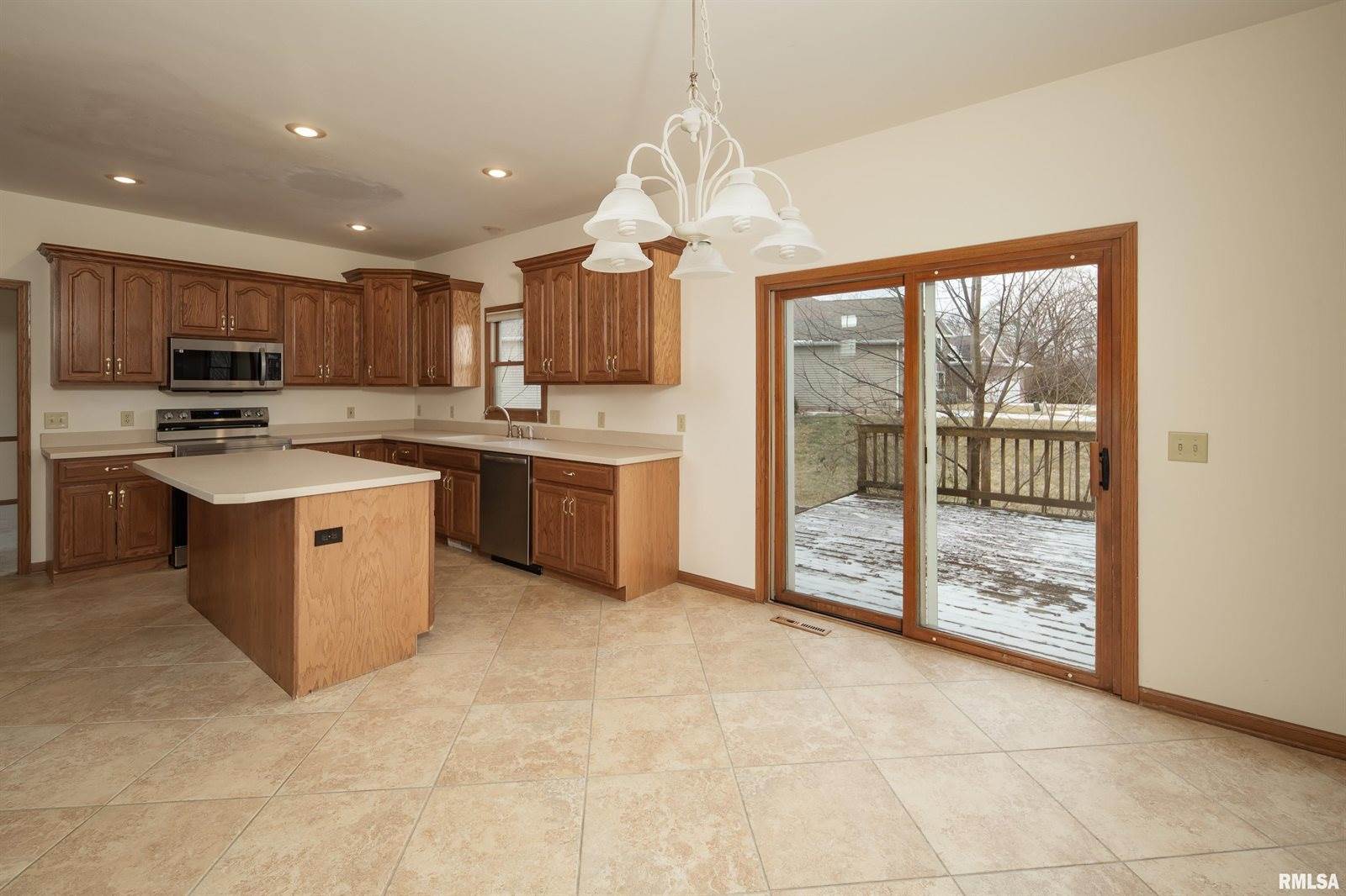 1600 East 5TH Street, Coal Valley, IL 61240