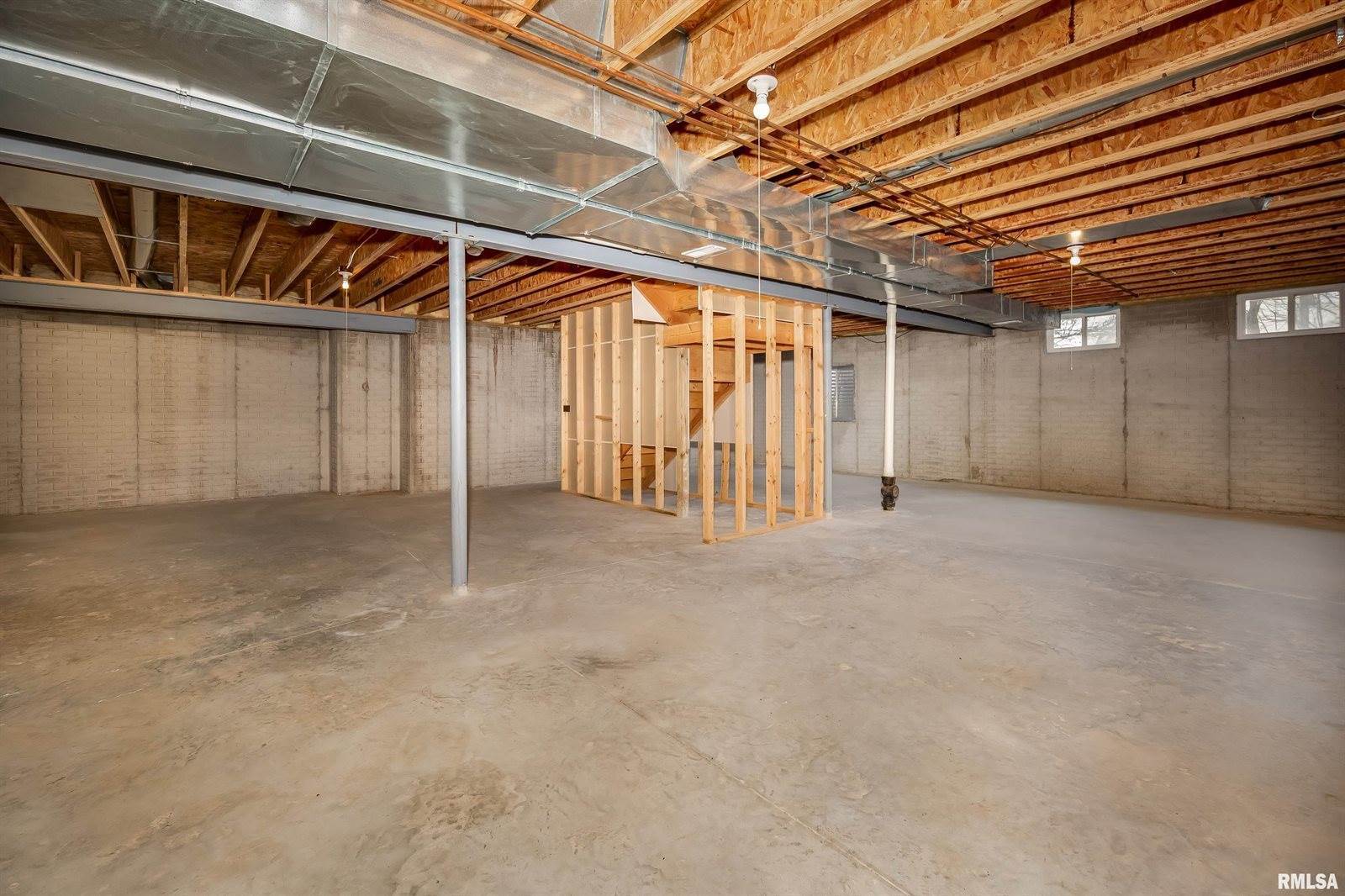 1600 East 5TH Street, Coal Valley, IL 61240