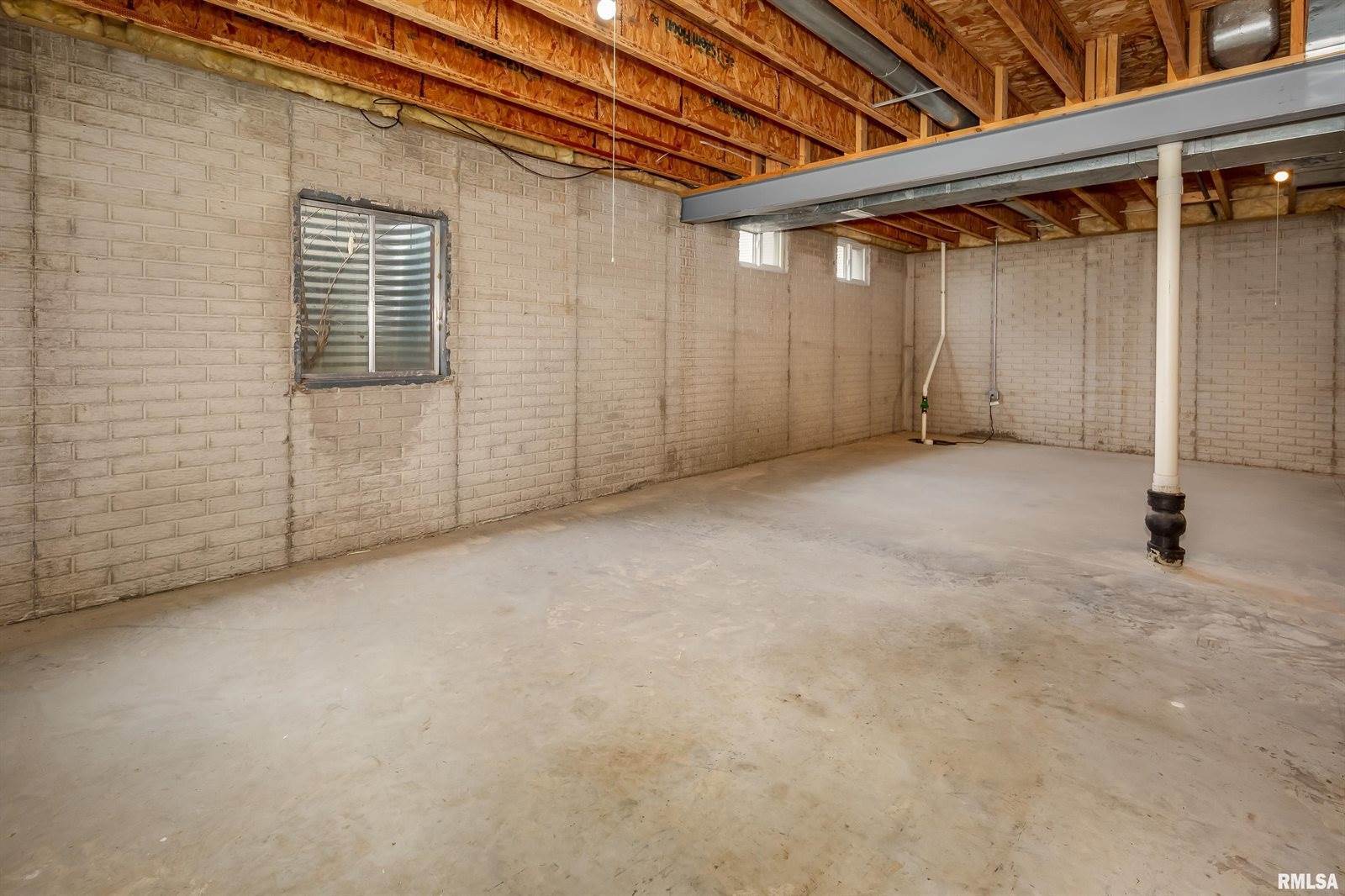 1600 East 5TH Street, Coal Valley, IL 61240