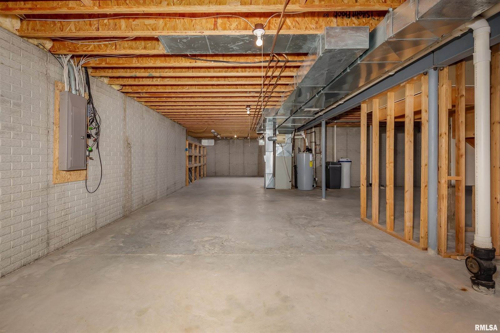 1600 East 5TH Street, Coal Valley, IL 61240