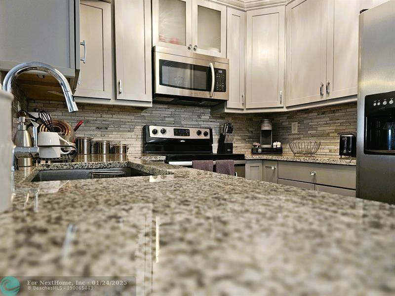 251 Palm Cir W 108, Pembroke Pines, FL 33025