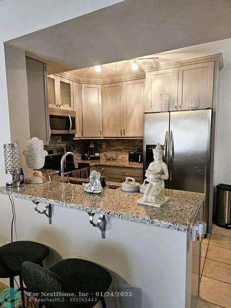 251 Palm Cir W 108, Pembroke Pines, FL 33025